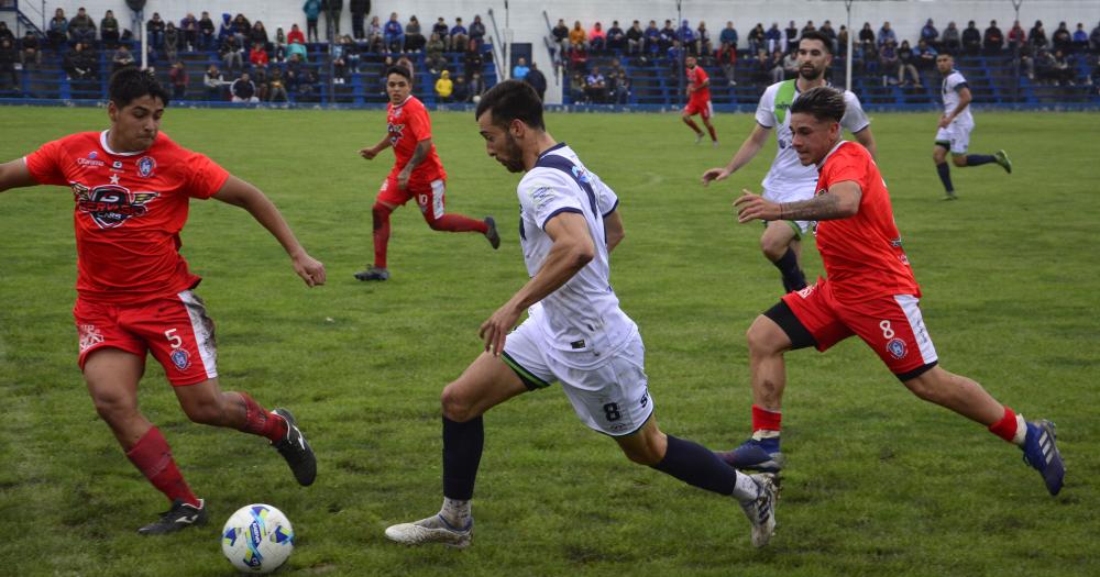 Embajadores ganó y clasificó