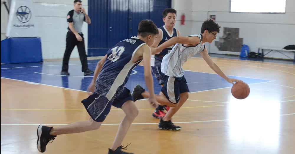 El Fortín y Racing A. Club Azul jugaron en el Gimnasio “Amadeo Bellingeri”.