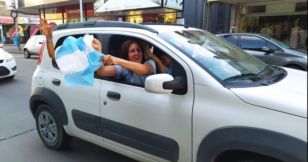 Messi frotó la lámpara, la Selección Argentina respiró, y la gente salió a festejar
