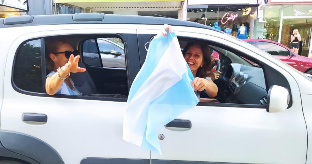 Messi frotó la lámpara, la Selección Argentina respiró, y la gente salió a festejar