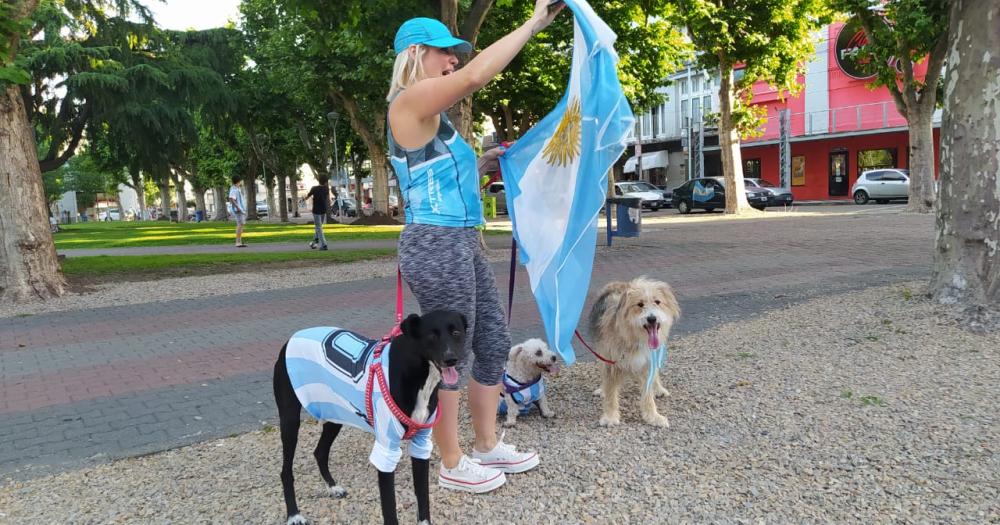 Messi frotó la lámpara, la Selección Argentina respiró, y la gente salió a festejar