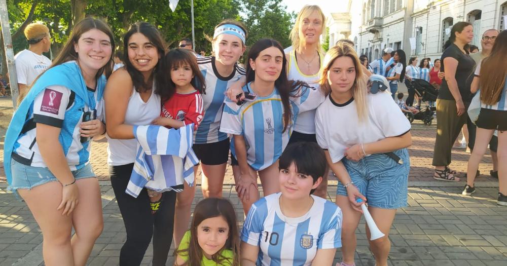 Messi frotó la lámpara, la Selección Argentina respiró, y la gente salió a festejar