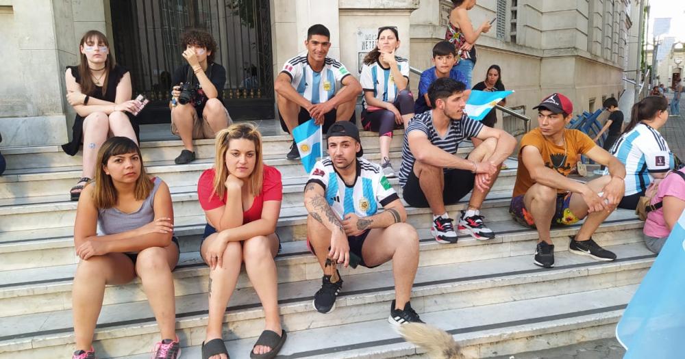 Messi frotó la lámpara, la Selección Argentina respiró, y la gente salió a festejar