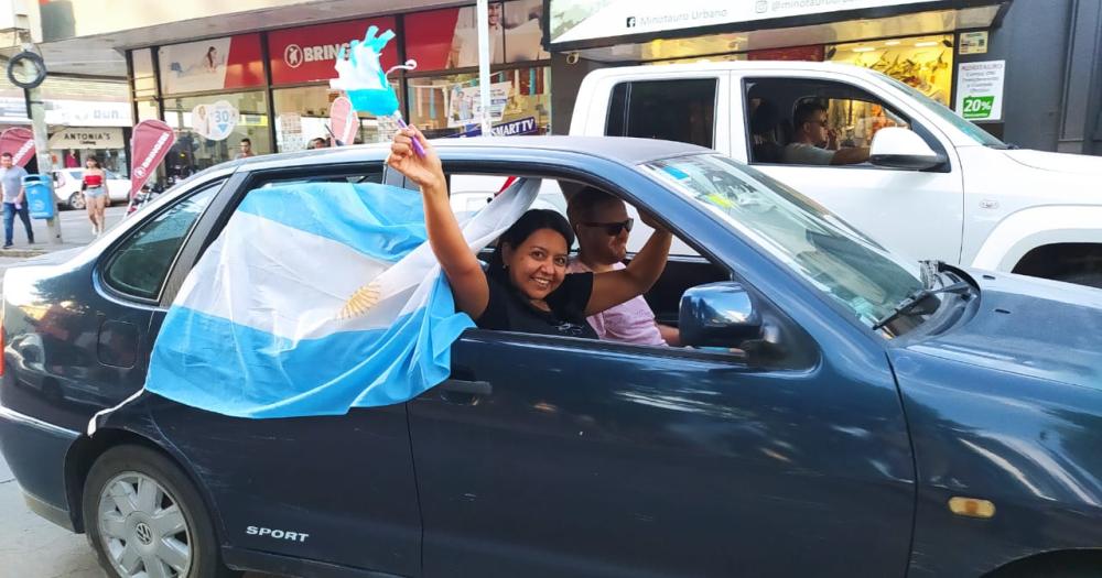 Messi frotó la lámpara, la Selección Argentina respiró, y la gente salió a festejar