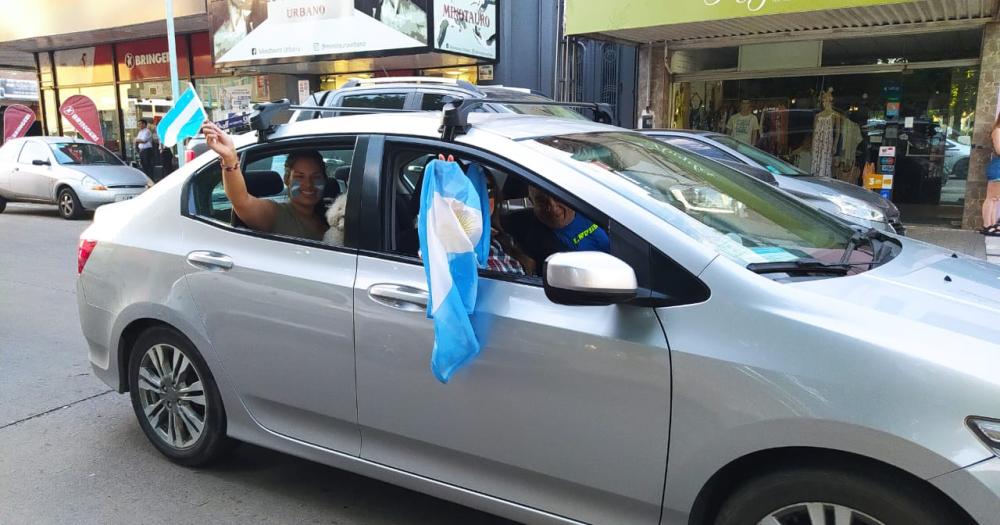 Messi frotó la lámpara, la Selección Argentina respiró, y la gente salió a festejar