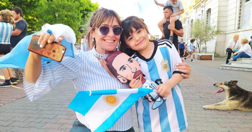 Messi frotó la lámpara, la Selección Argentina respiró, y la gente salió a festejar