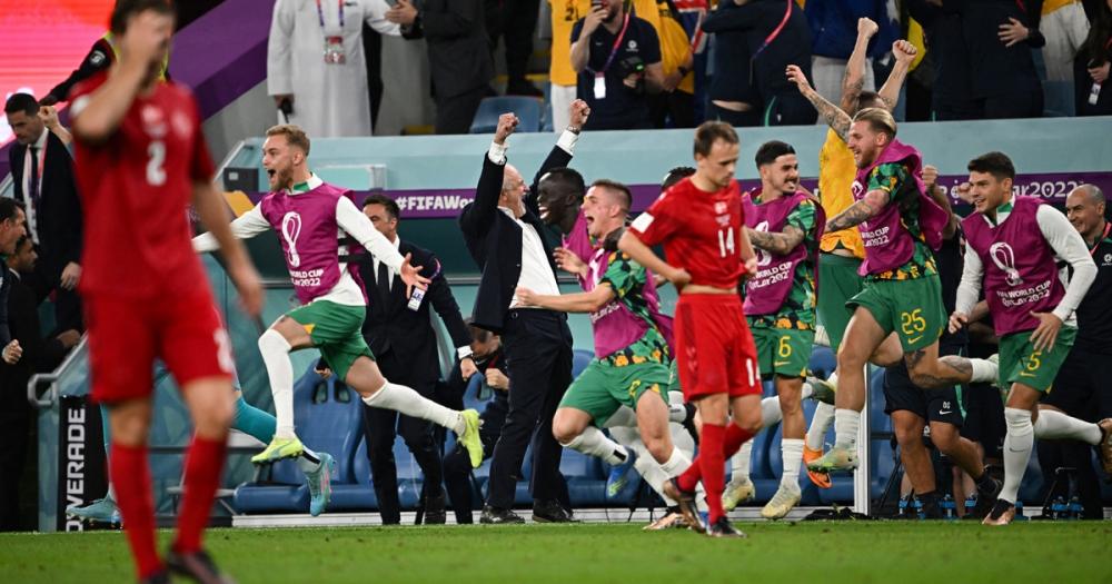 Australia dio la sorpresa y eliminó a Dinamarca