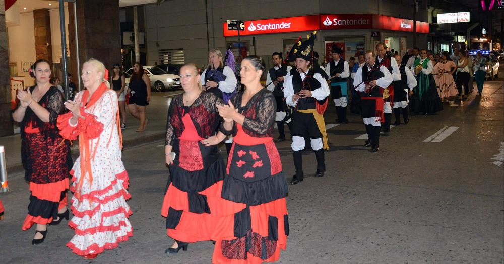 Los gaiteros llenaron de música y color al centro de la ciudad