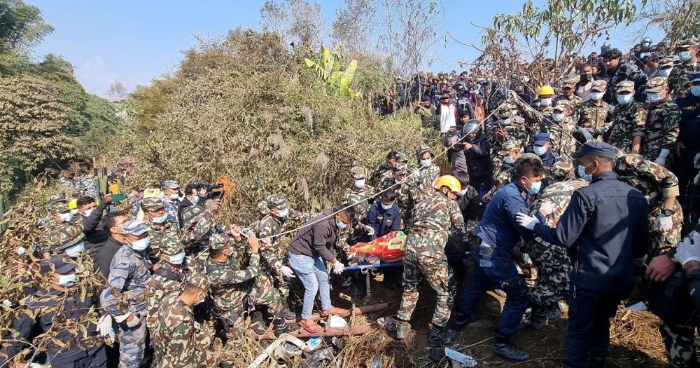 Al menos 68 muertos al estrellarse un avión en Nepal: viajaba una argentina