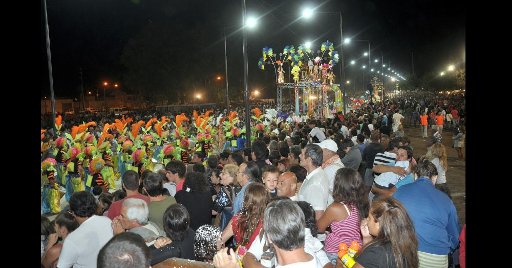 En el Corsódromo del Parque Eva Perón finalizaban los Corsos Oficiales 2013.