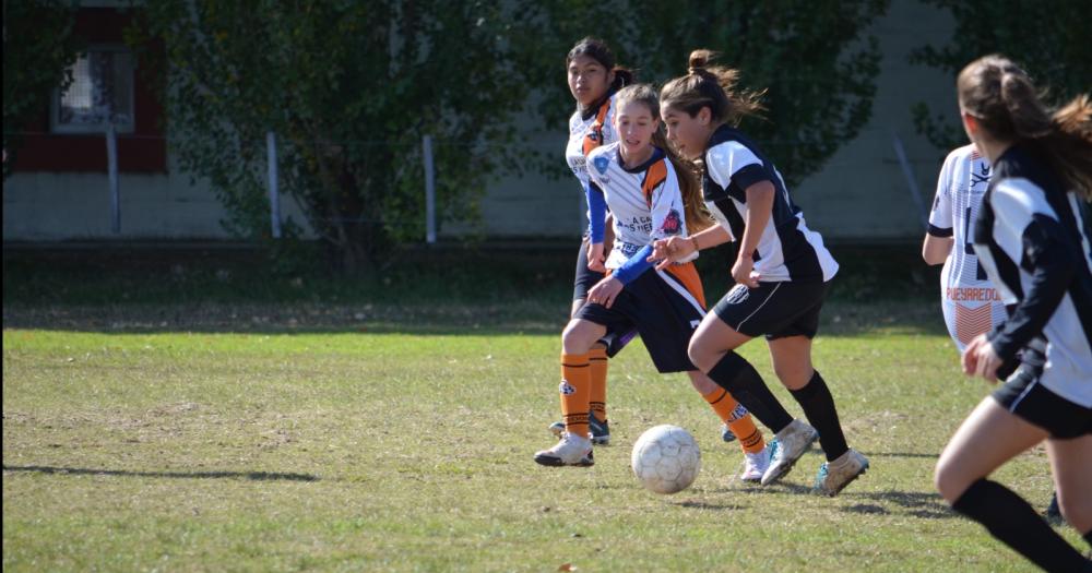 El fútbol femenino albinegro suma jugadoras