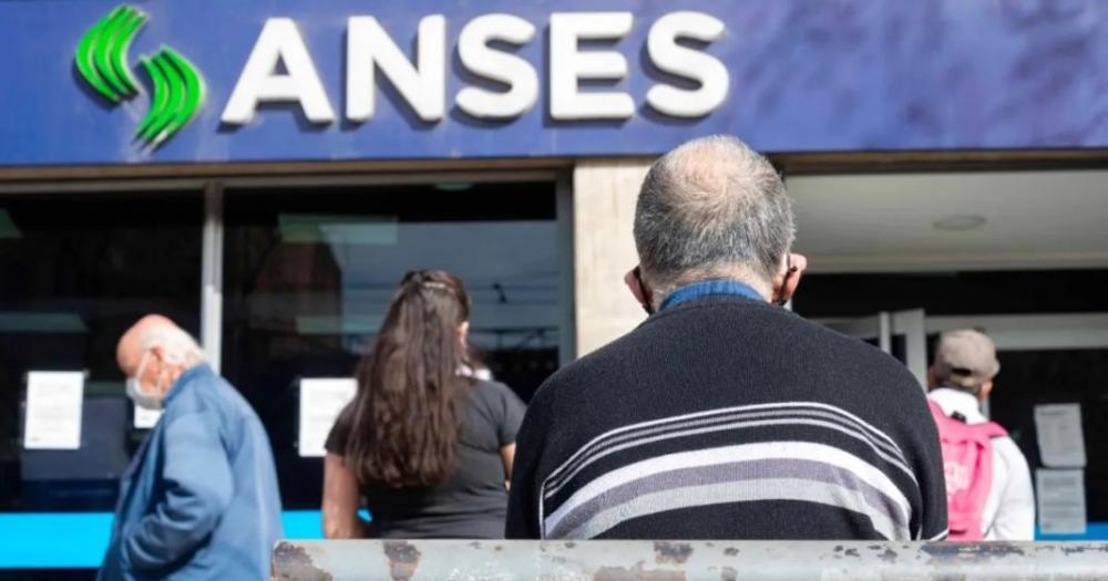 Reglamentan el bono de hasta $15.000 para jubilados y pensionados