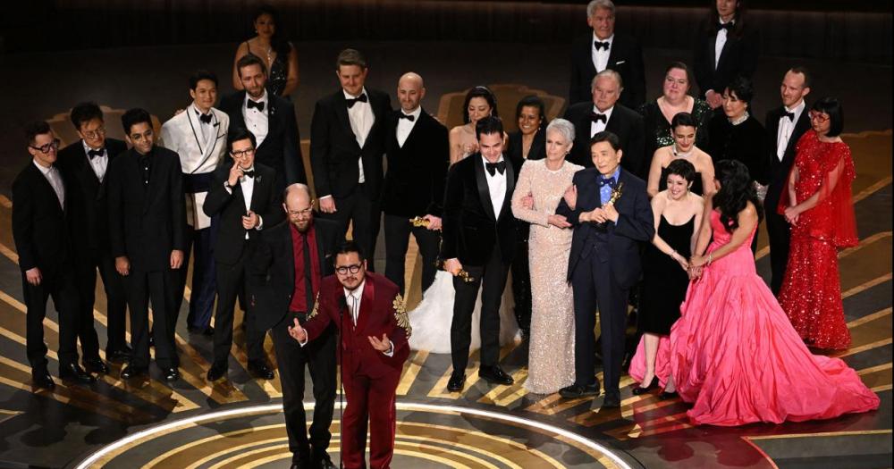 "Todo en todas partes..." la gran coronada de una sobria ceremonia de los Oscar