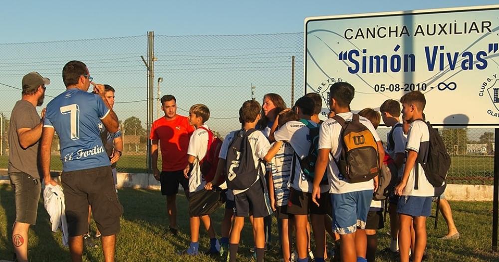 Desde ahora y para siempre la cancha auxiliar del Club El Fortín lleva el nombre de Simón Vivas.