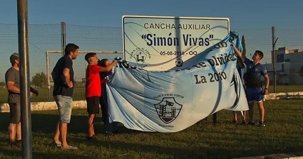 Desde ahora y para siempre la cancha auxiliar del Club El Fortín lleva el nombre de Simón Vivas.