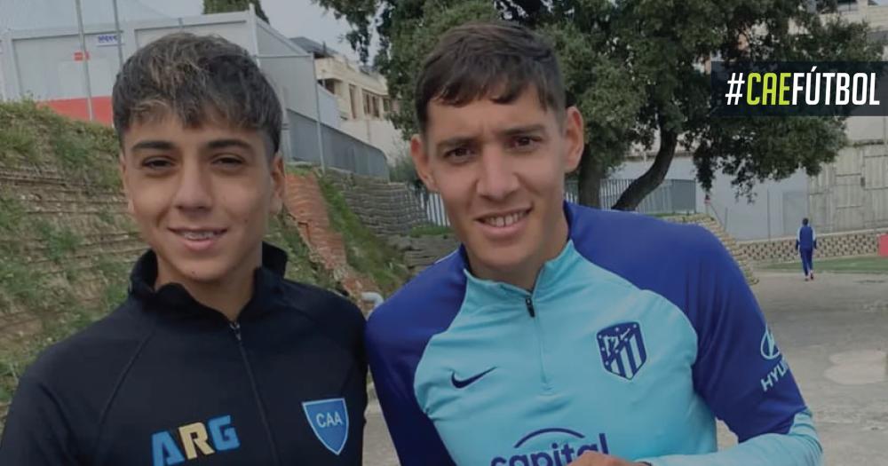 Los jugadores de Estudiantes, junto a tres Campeones del Mundo