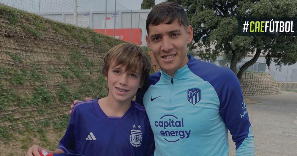 Los jugadores de Estudiantes, junto a tres Campeones del Mundo