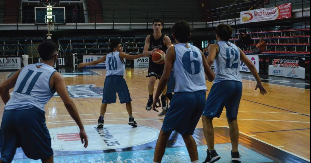 Estudiantes Negro recibió a Loma Negra en dos categorías.