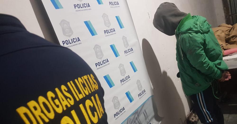 Allanamiento en Azul: capturaron a un joven investigado por comercialización de drogas