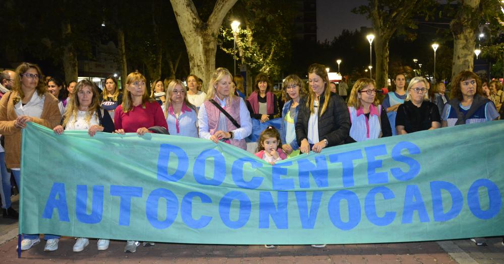 Centenares de docentes autoconvocados marcharon contra "el destrato y las falsas denuncias"