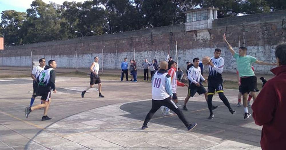 Se realizó un encuentro de básquet en la Unidad N° 2
