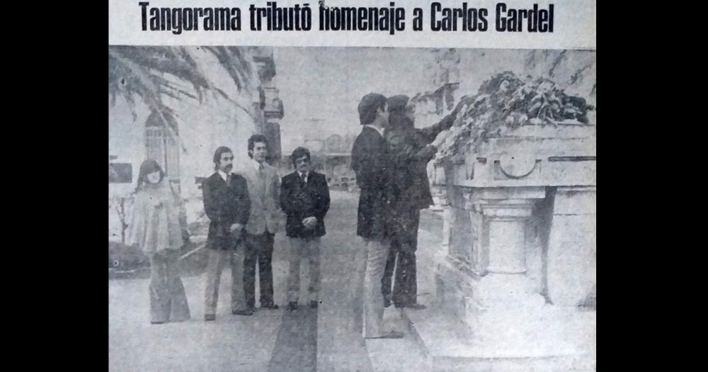 1973. En el 38 aniversario del fallecimiento de Carlos Gardel, la Agrupación Tangorama olavarriense le realizaba un homenaje al "Zorzal Criollo".