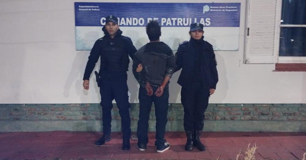 Un hombre fue aprehendido luego de raptar y agredir a su pareja con un cuchillo