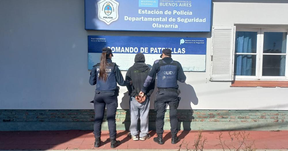 Intentó robar prendas de un complejo de departamentos y terminó aprehendido