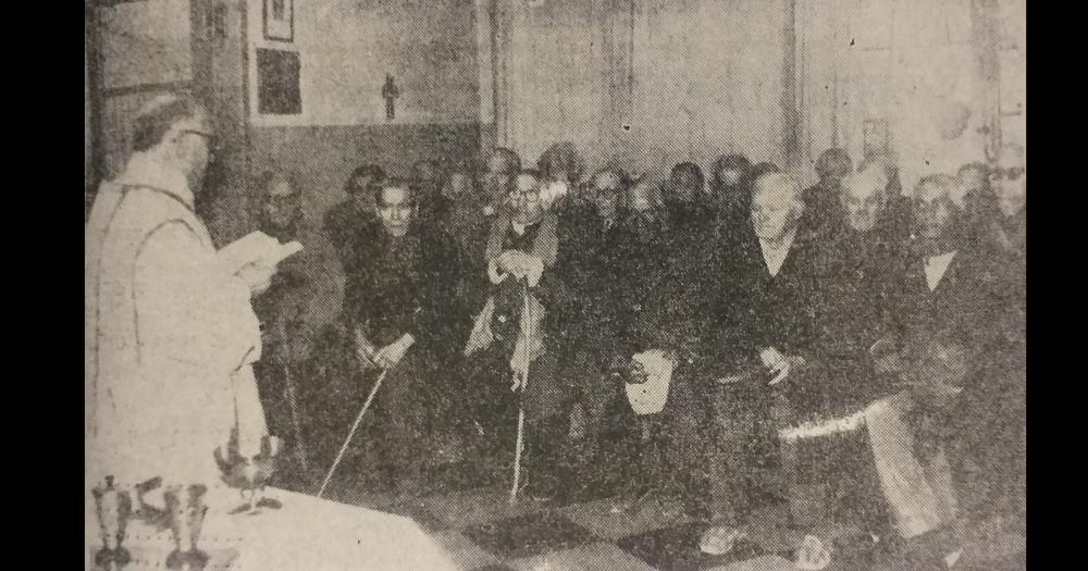 1973. En la festividad de San Vicente de Paul, en el Hogar de Ancianos se realizaban distintas actividades, incluyendo una misa.