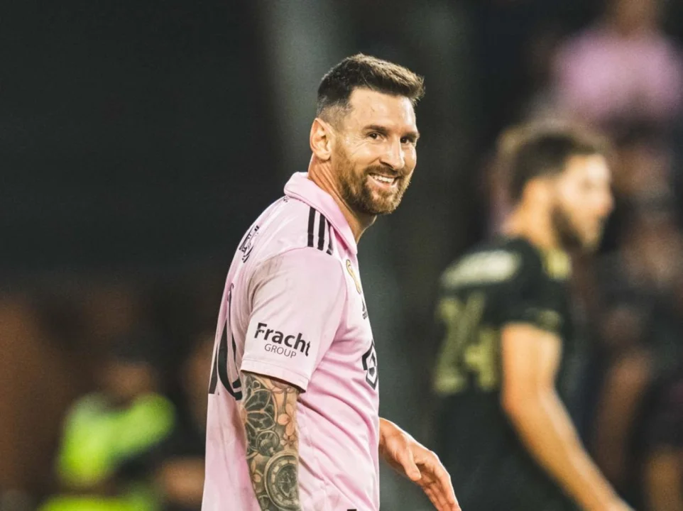EL REY SE HACE ESPERAR: ¿CUÁNDO LLEGA MESSI?