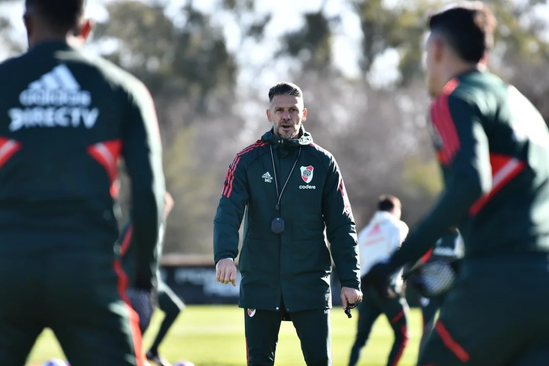 DEMICHELIS Y UN AMISTOSO QUE LE SIRVE DE BANCO DE PRUEBAS