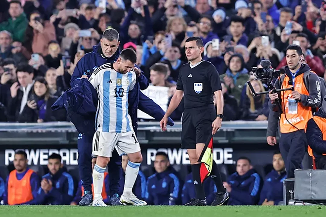MESSI PASA POR LA CLINICA Y TOMA LA DECISION