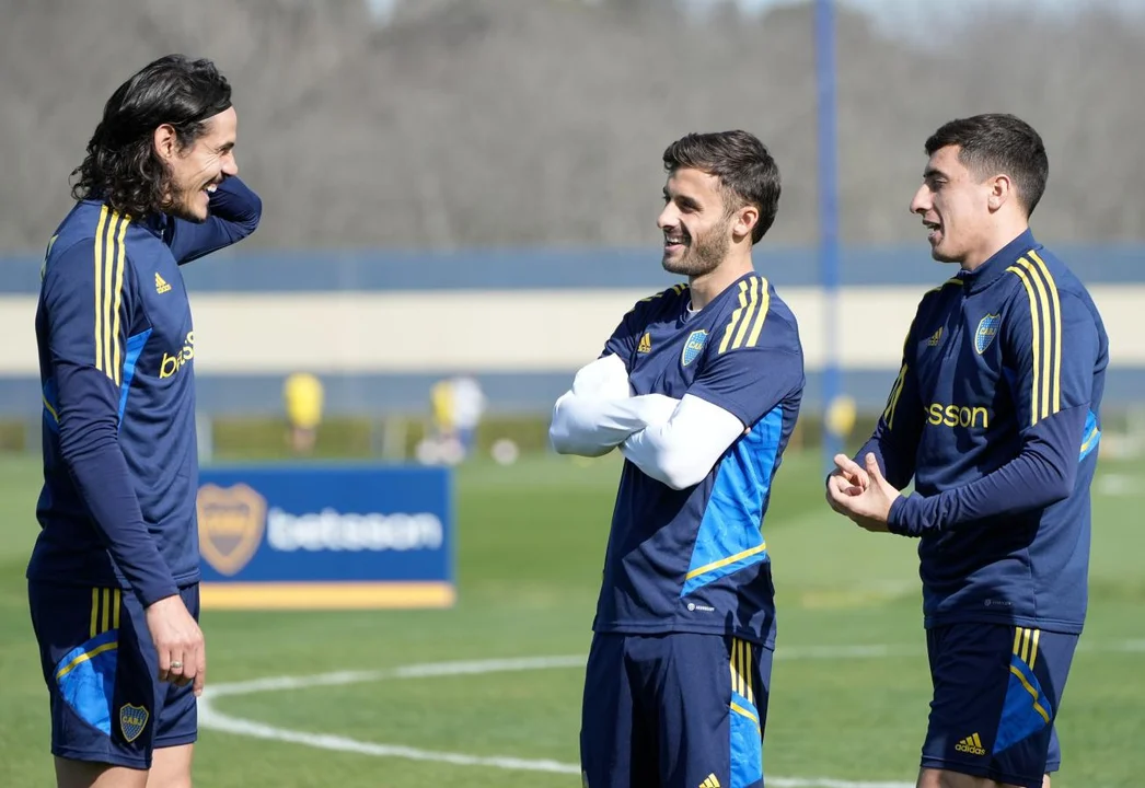 BOCA DEFINIÓ: JUGARÁ ANTE DEFENSA CON CAVANI DE 9
