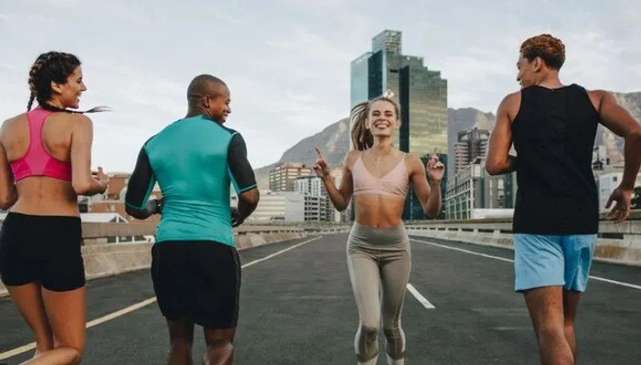Descubre por qué caminar hacia atrás puede ser beneficioso para tu salud
