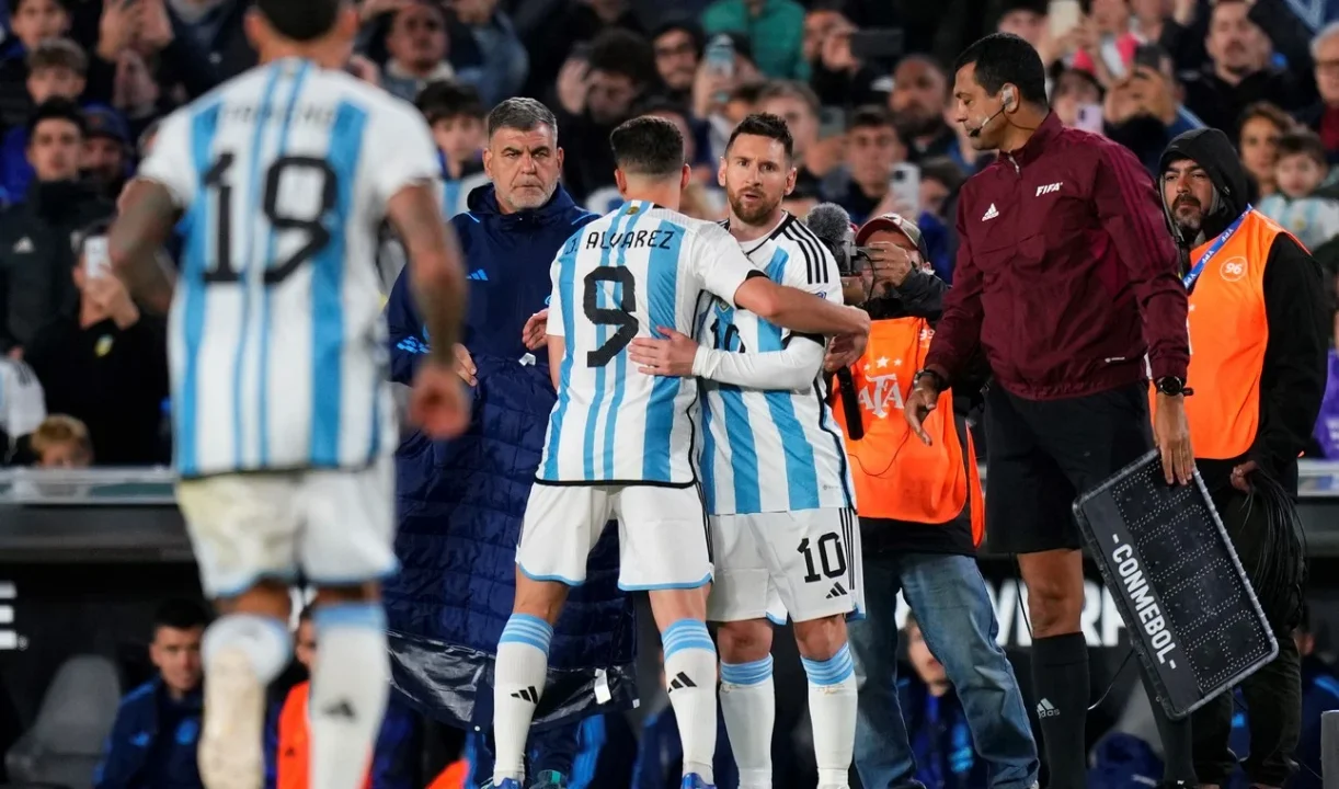 Leo ingresó a los 53', por Julián.