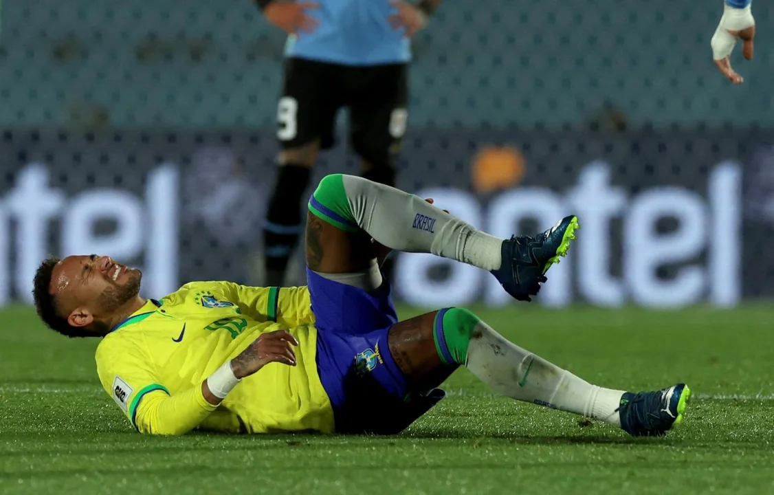 SE CONFIRMÓ LA GRAVÍSIMA LESIÓN DE NEYMAR