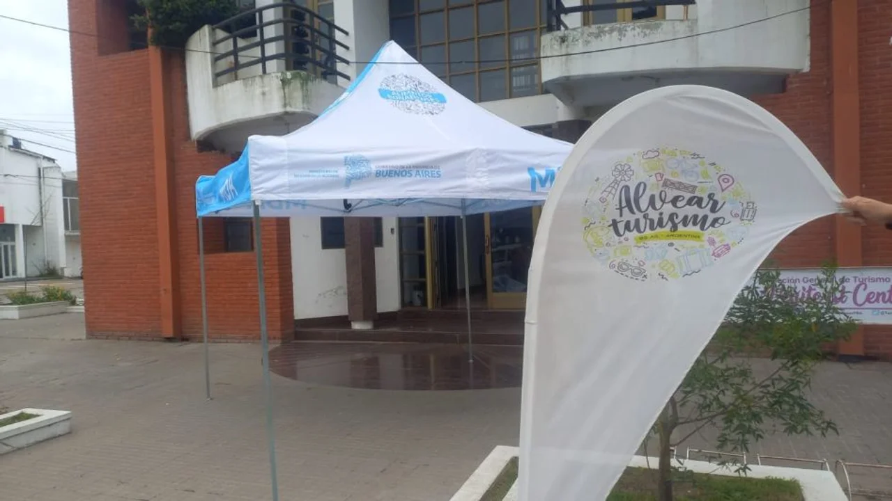 Nuevos gazebos plegables para impulsar ferias comunitarias y emprendimientos locale