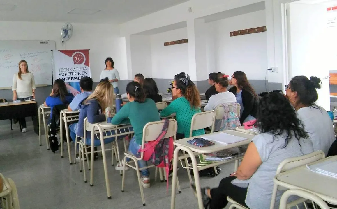 Comienza la inscripción virtual para estudiar la tecnicatura superior en Enfermería en el CRUB