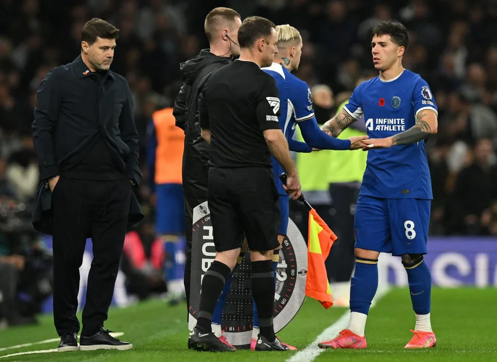 ALARMA EN LA SELECCIÓN: ENZO FERNÁNDEZ, CON MOLESTIAS A 10 DÍAS DEL CHOQUE ANTE URUGUAY