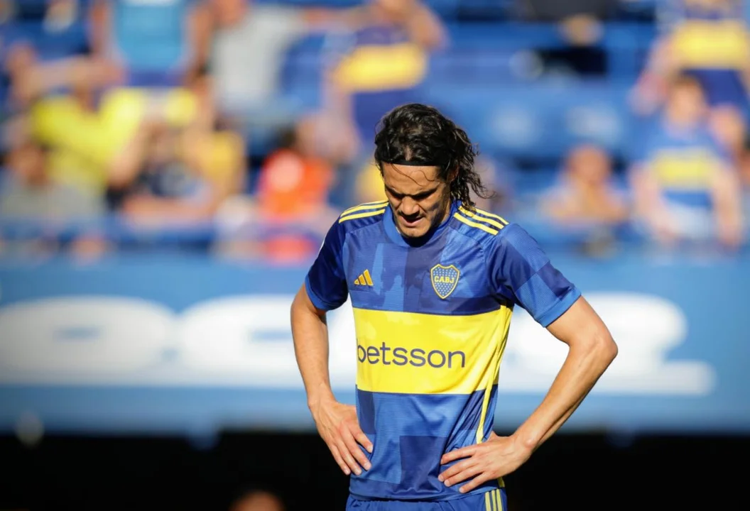 AL MAL MOMENTO DE EDINSON CAVANI SE LE SUMÓ LA PEOR NOTICIA