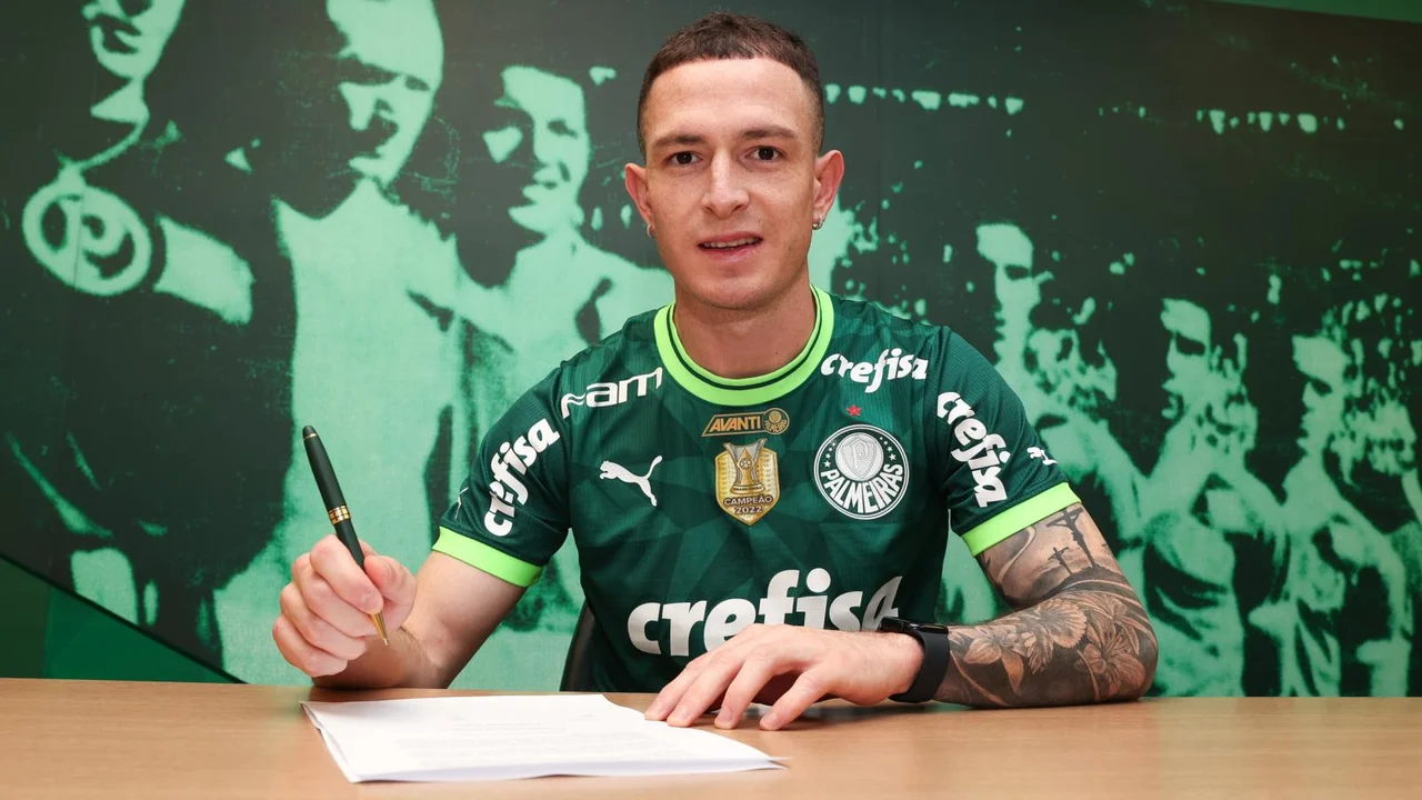 RACING OFICIALIZÓ LA VENTA DE ANÍBAL MORENO A PALMEIRAS