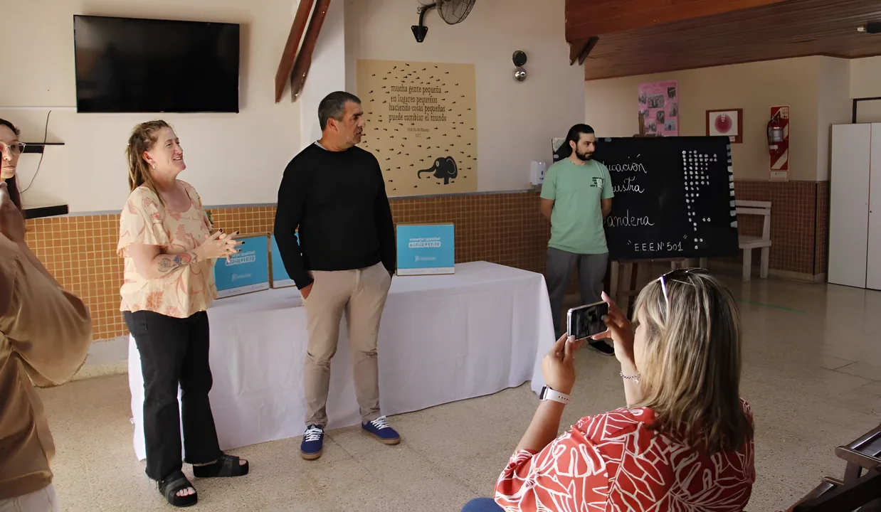 Entrega de Notebooks en la Escuela Especial