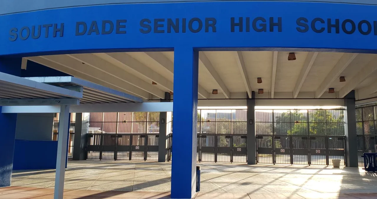 Maestro de South Dade Senior High School arrestado por presunto abuso sexual a estudiante
