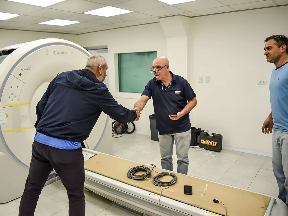 Un hito para Laprida: Inauguración de sala de diagnóstico con primer tomógrafo en el Hospital Sancholuz