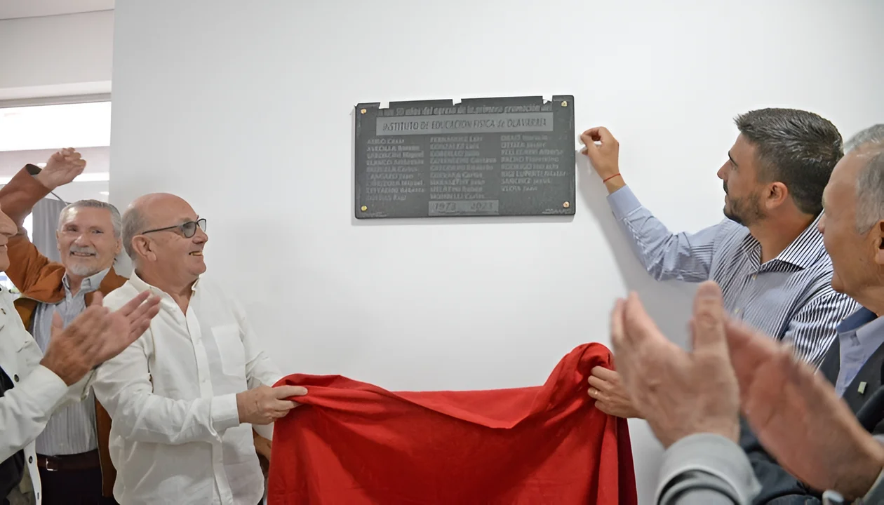 Emotivo homenaje a la primera promoción del Instituto de Educación Física en su 50º aniversario