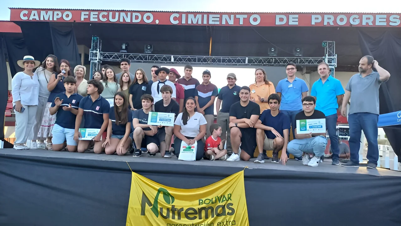 Triunfo del conocimiento y camaradería: Colegio Cervantes destacado en concurso campo joven de la Expo Comercial