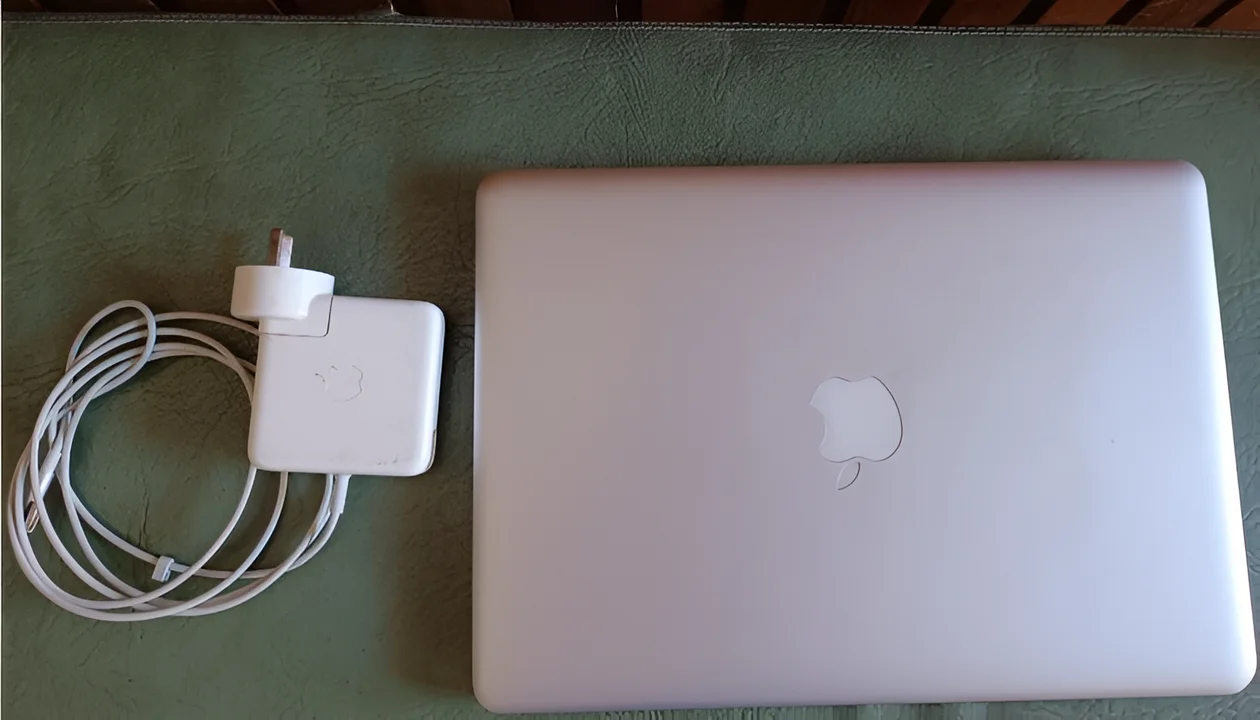 Recuperación de Macbook robada en allanamiento en Mariano Moreno