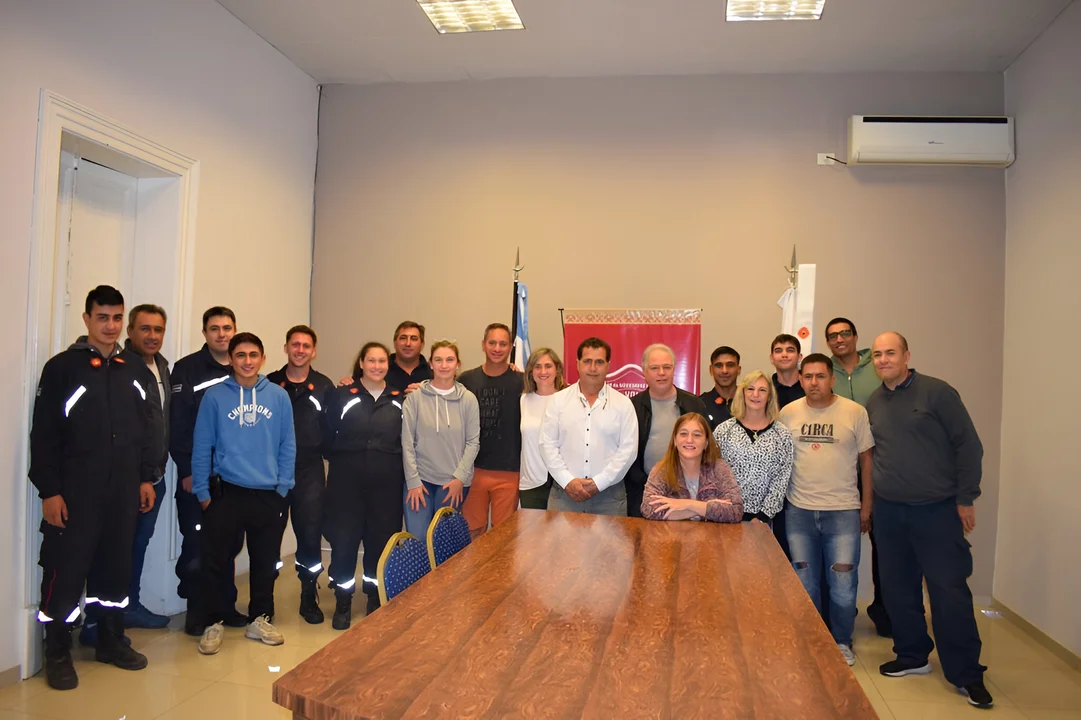 Bomberos Voluntarios de Bolívar concluyen sus estudios secundarios