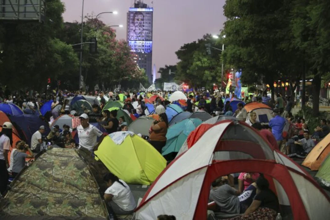 El Gobierno retira los planes sociales a manifestantes y apunta a los intermediarios