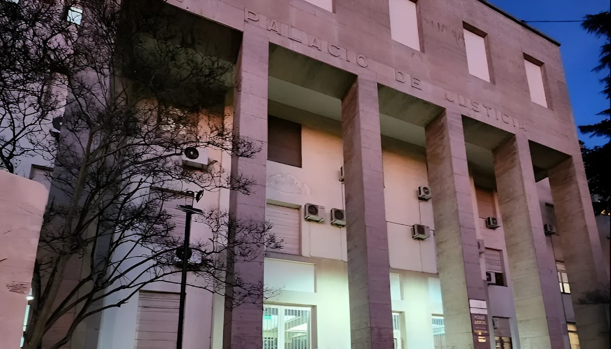 Ex comisario culpable de abuso sexual a menor y negligencia policial: condenado a 8 años y 9 meses